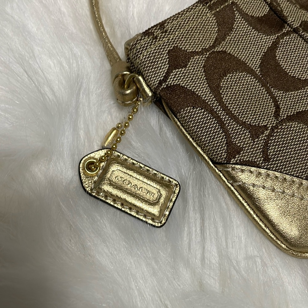 Coach Wristlet - Picture 4 of 8